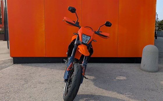Neufahrzeug KTM 690 SMC R - Bild 3 Neufahrzeug KTM 690 SMC R - Bild 3