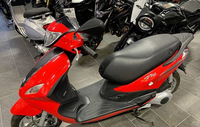 Piaggio Fly 125