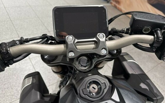 Neufahrzeug Honda CB650R E-Clutch - Bild 6