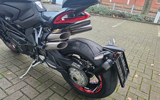 Gebrauchtmotorrad MV Agusta Brutale 1000 RR - Bild 12