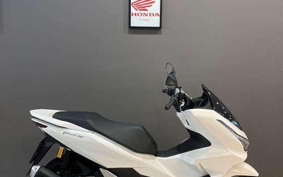 Neufahrzeug Honda PCX125 DX - Bild 2 Neufahrzeug Honda PCX125 DX - Bild 2