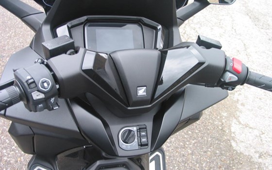 Neufahrzeug Honda Forza 350 - Bild 11