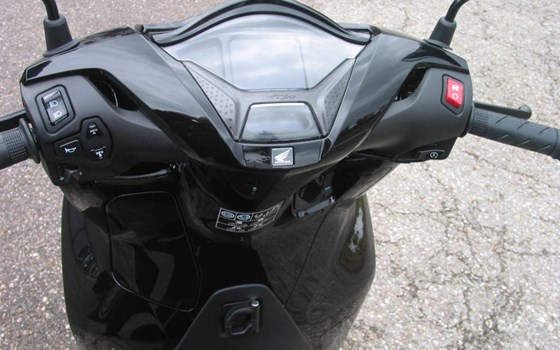 Neufahrzeug Honda SH350i - Bild 8