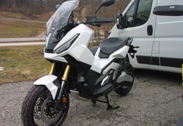 Neumotorrad Honda X-ADV