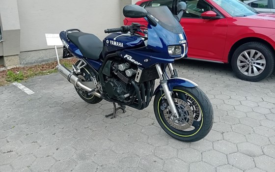 Gebrauchtmotorrad Yamaha FZS 600 Fazer - Bild 1 Gebrauchtmotorrad Yamaha FZS 600 Fazer - Bild 1
