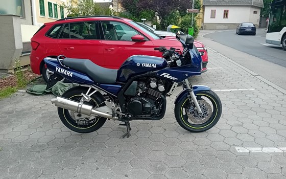 Gebrauchtmotorrad Yamaha FZS 600 Fazer - Bild 3 Gebrauchtmotorrad Yamaha FZS 600 Fazer - Bild 3
