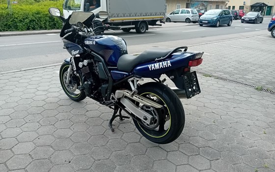 Gebrauchtmotorrad Yamaha FZS 600 Fazer - Bild 7 Gebrauchtmotorrad Yamaha FZS 600 Fazer - Bild 7