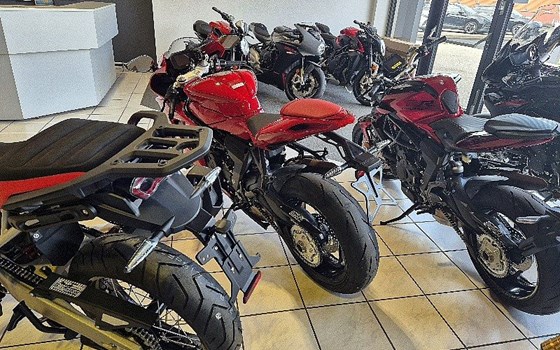 Neufahrzeug MV Agusta Enduro Veloce - Bild 12 Neufahrzeug MV Agusta Enduro Veloce - Bild 12
