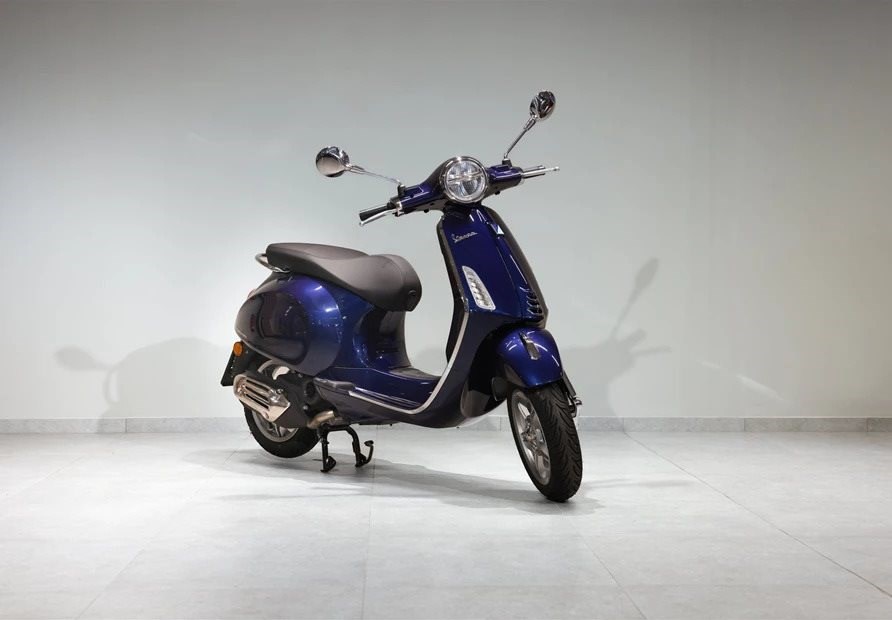 Vespa Primavera 50 4T (Nero Convinto)