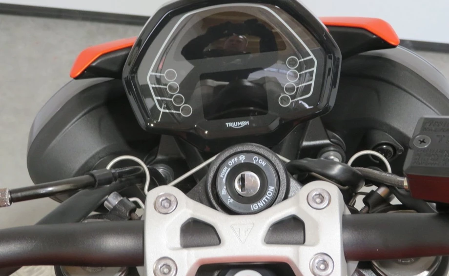 Angebot Triumph Street Triple R Bild 3: Angebot Triumph Street Triple R