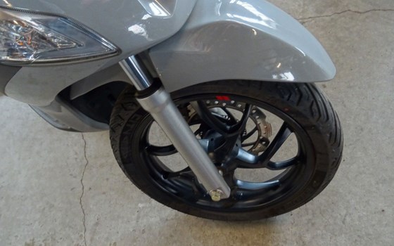 Gebrauchtmotorrad Piaggio Medley S 125 ie IGET - Bild 9