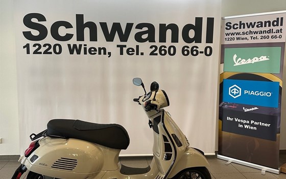 Gebrauchtmotorrad Vespa GTS 300 - Bild 1 Gebrauchtmotorrad Vespa GTS 300 - Bild 1