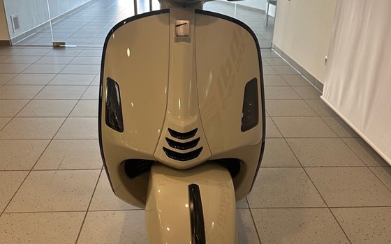 Gebrauchtmotorrad Vespa GTS 300 - Bild 10 Gebrauchtmotorrad Vespa GTS 300 - Bild 10
