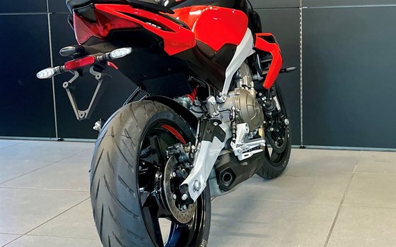 Neufahrzeug Aprilia Tuono 457 - Bild 11