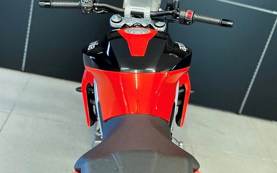 Neufahrzeug Aprilia Tuono 457 - Bild 14