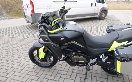 Neufahrzeug QJ Motor SVT 650 X - Bild 11
