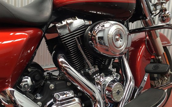 Gebrauchtmotorrad Harley-Davidson Road King Classic FLHRC - Bild 12