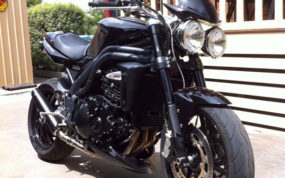 Gebrauchtmotorrad Triumph Speed Triple 1050 - Bild 1