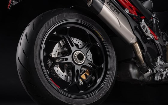 Neufahrzeug Ducati Multistrada V4 Pikes Peak - Bild 8 Neufahrzeug Ducati Multistrada V4 Pikes Peak - Bild 8