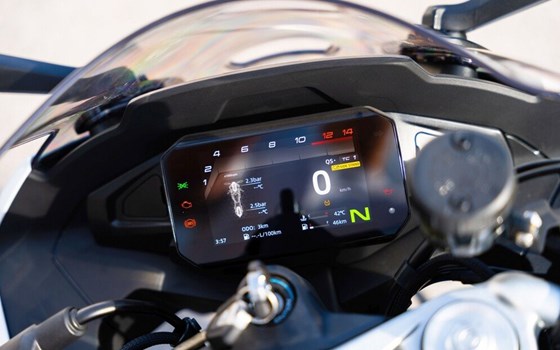 Neufahrzeug CFMOTO 675SR-R - Bild 5 Neufahrzeug CFMOTO 675SR-R - Bild 5
