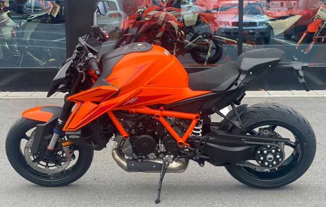 KTM 1390 Super Duke R EVO