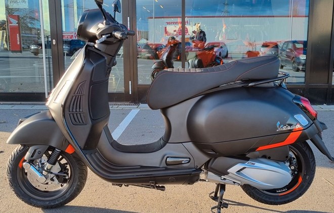 Vespa GTS Super Sport