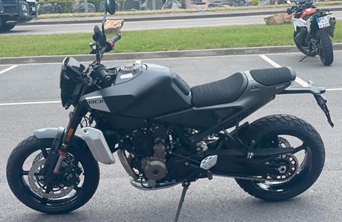 Neumotorrad Husqvarna Svartpilen 801