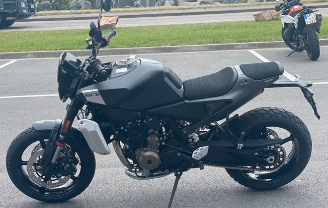 Husqvarna Svartpilen 801