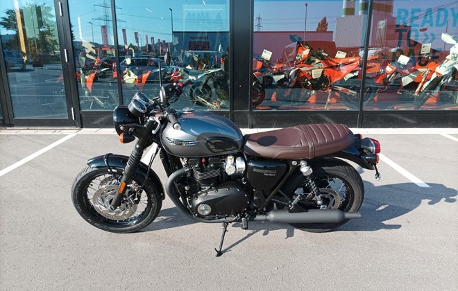 Triumph Bonneville T120 Black