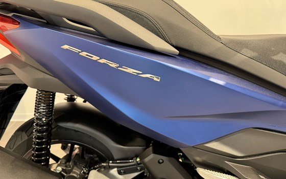 Gebrauchtmotorrad Honda Forza 125 - Bild 16