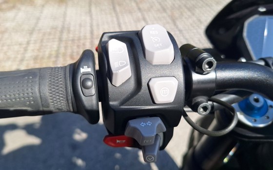 Gebrauchtmotorrad Triumph Speed Triple RS - Bild 10 Gebrauchtmotorrad Triumph Speed Triple RS - Bild 10