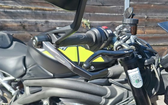 Gebrauchtmotorrad Triumph Speed Triple RS - Bild 8 Gebrauchtmotorrad Triumph Speed Triple RS - Bild 8