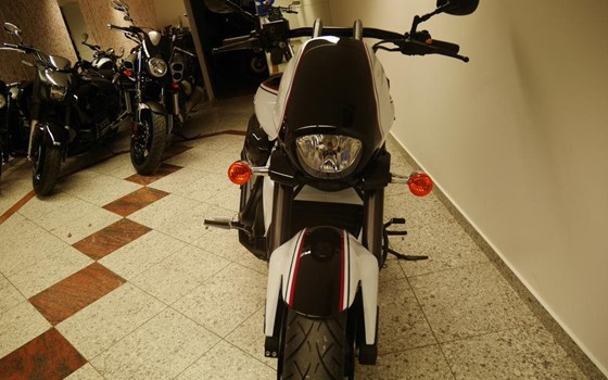Gebrauchtmotorrad Suzuki Intruder M1800R - Bild 3 Gebrauchtmotorrad Suzuki Intruder M1800R - Bild 3