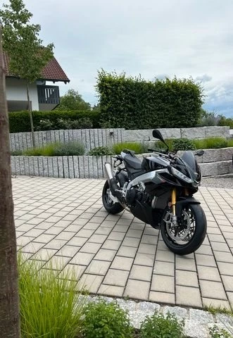 Angebot Aprilia Tuono V4 1100 Factory Bild 11: Angebot Aprilia Tuono V4 1100 Factory