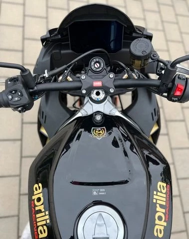 Angebot Aprilia Tuono V4 1100 Factory Bild 6: Angebot Aprilia Tuono V4 1100 Factory