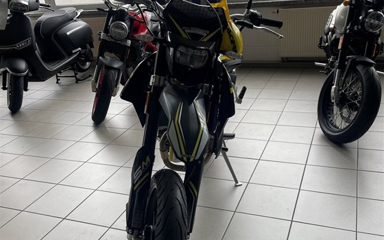 Neufahrzeug SWM SM 125 R - Bild 5