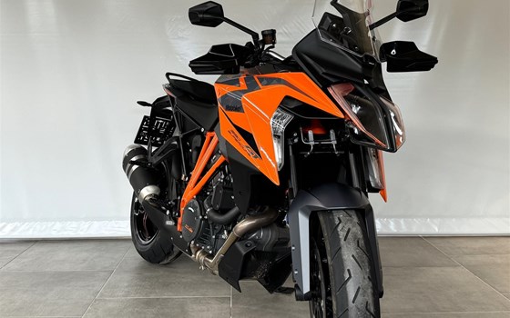 Gebrauchtmotorrad KTM 1290 Super Duke GT - Bild 4 Gebrauchtmotorrad KTM 1290 Super Duke GT - Bild 4