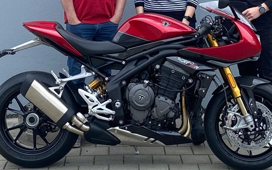 Gebrauchtmotorrad Triumph Speed Triple 1200 RR - Bild 2