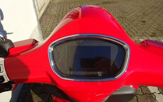 Neufahrzeug Vespa Primavera RED Elettrica 70 - Bild 12