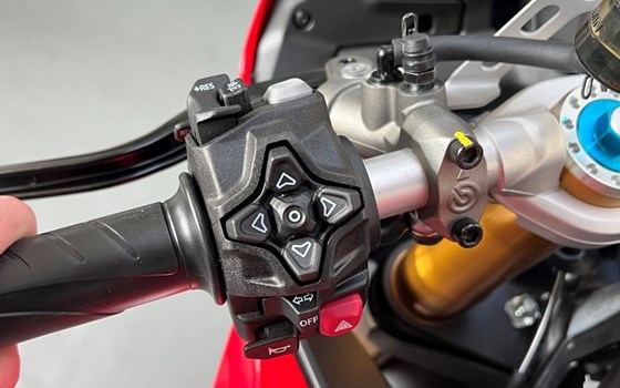 Neufahrzeug Ducati Panigale V2 S - Bild 10