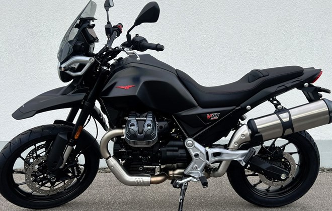 Moto Guzzi V85 Strada