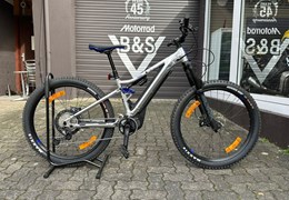 Neumotorrad Yamaha Moro 07