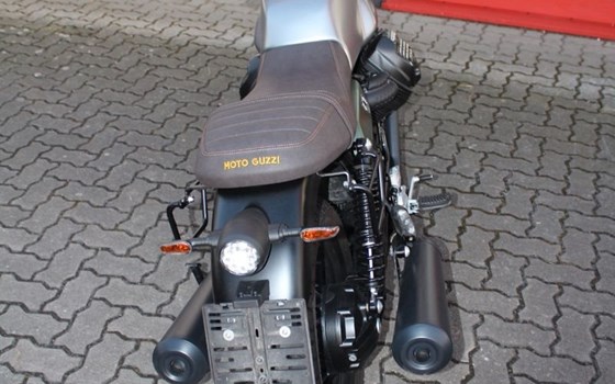 Gebrauchtmotorrad Moto Guzzi V7 Stone Centenario - Bild 2