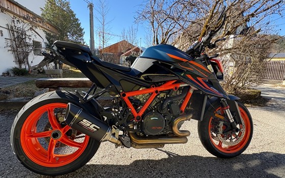 Gebrauchtmotorrad KTM 1290 Super Duke R - Bild 1 Gebrauchtmotorrad KTM 1290 Super Duke R - Bild 1