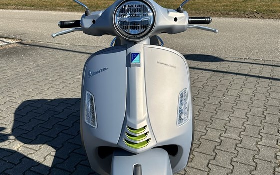 Neufahrzeug Vespa GTS 125 Super Tech - Bild 9 Neufahrzeug Vespa GTS 125 Super Tech - Bild 9