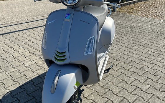 Neufahrzeug Vespa GTS 125 Super Tech - Bild 5 Neufahrzeug Vespa GTS 125 Super Tech - Bild 5