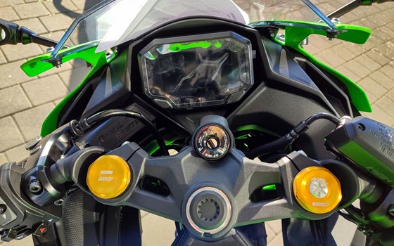 Gebrauchtmotorrad Kawasaki Ninja ZX-4RR - Bild 8