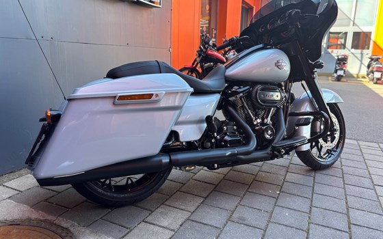 Gebrauchtmotorrad Harley-Davidson Touring Street Glide Special FLHXS - Bild 3 Gebrauchtmotorrad Harley-Davidson Touring Street Glide Special FLHXS - Bild 3