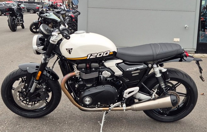 Triumph Speed Twin 1200