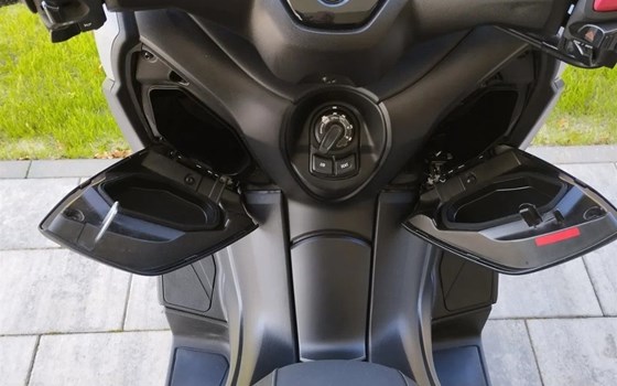 Gebrauchtmotorrad Yamaha XMAX 125 - Bild 4 Gebrauchtmotorrad Yamaha XMAX 125 - Bild 4